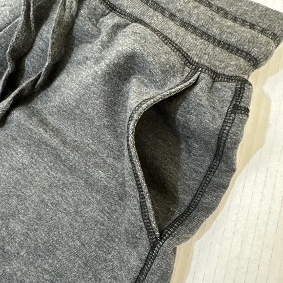NWT Women’s Performance Shorts Gray Size Medium Sports Shorts with Pockets - Picture 5 of 6